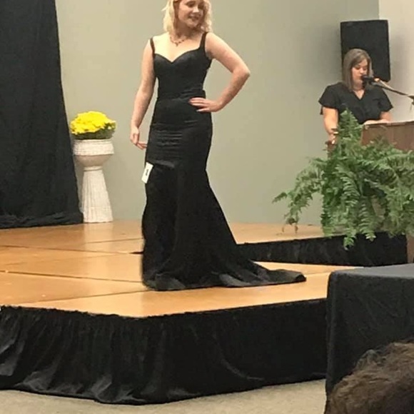 Pageant/prom - Picture 3 of 4